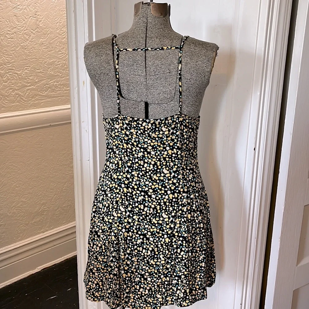 Forever 21 Ditsy Floral Summer Mini Swing Dress with Back Piece, size Medium - Picture 9 of 12